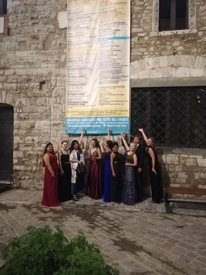 Tra brindisi e note musicali in libertà